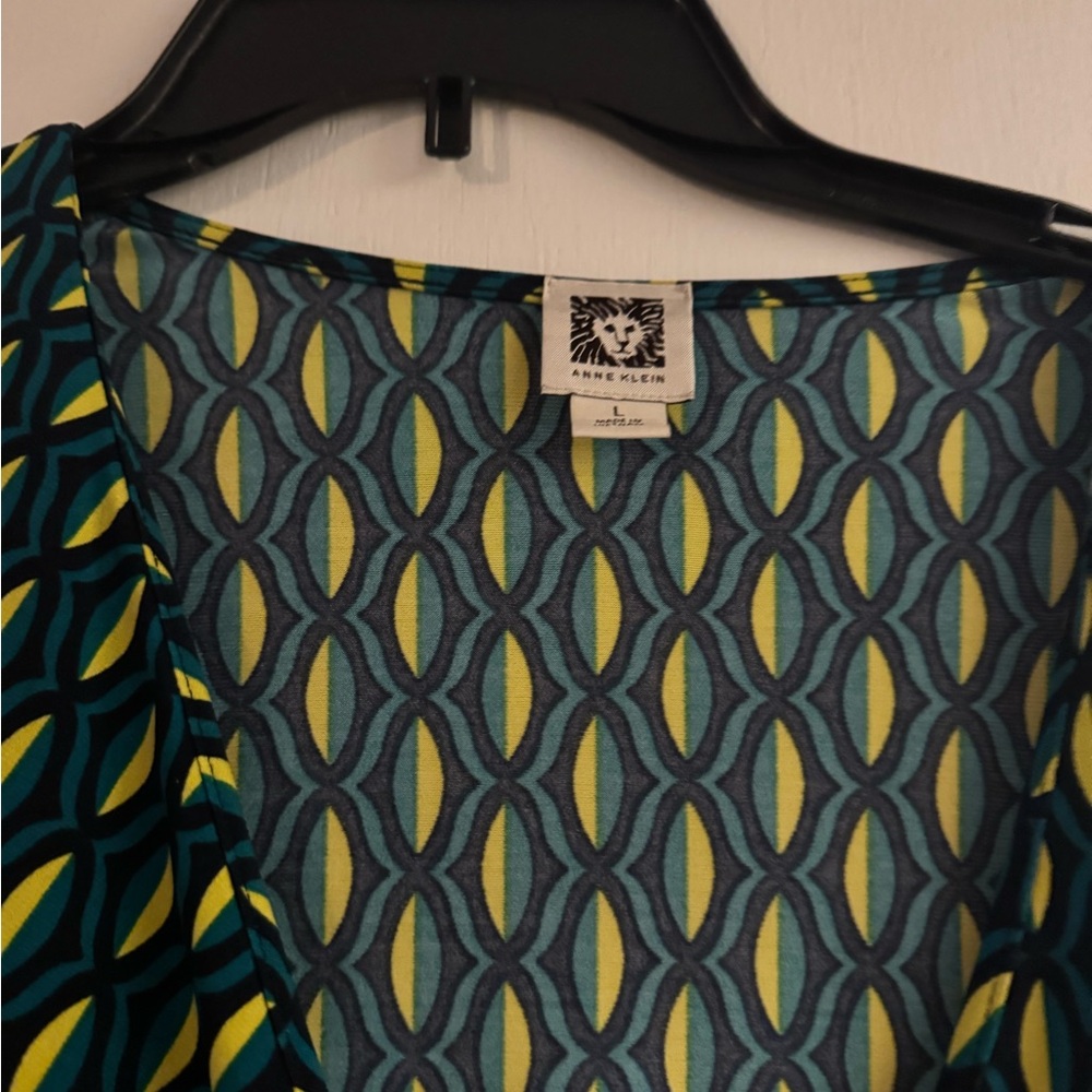 Geometric Patterned Wrap Top - Picture 2 of 3